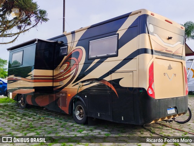 Motorhomes 0E61 na cidade de Guaratuba, Paraná, Brasil, por Ricardo Fontes Moro. Número da foto: #12886525.