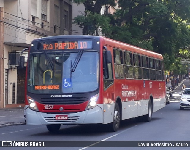 Trevo Transportes Coletivos 1057 na cidade de Porto Alegre, Rio Grande do Sul, Brasil, por David Verissimo Jsauro. Número da foto: #12885339.