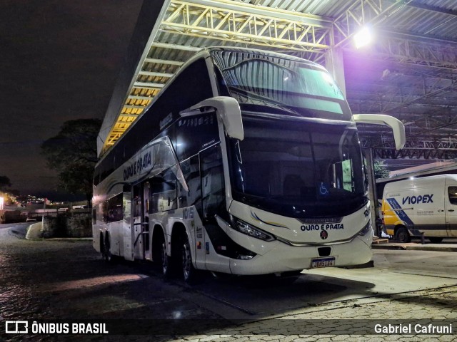 Viação Ouro e Prata 1015 na cidade de Porto Alegre, Rio Grande do Sul, Brasil, por Gabriel Cafruni. Número da foto: #12888792.