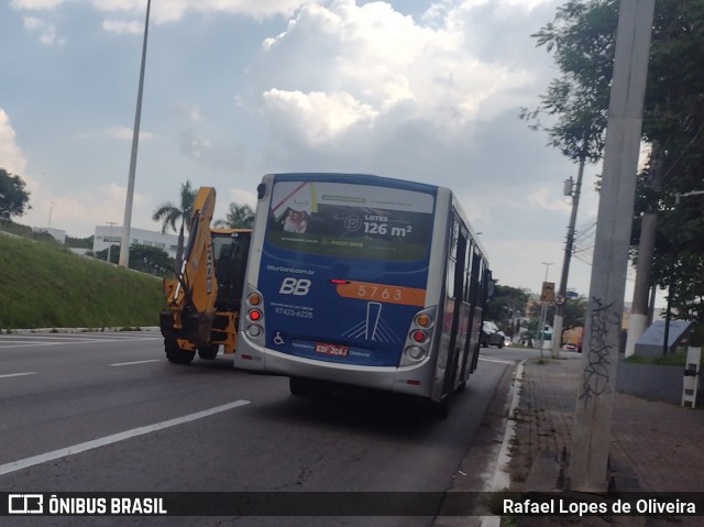 BB Transportes e Turismo 5763 na cidade de Barueri, São Paulo, Brasil, por Rafael Lopes de Oliveira. Número da foto: #12890198.
