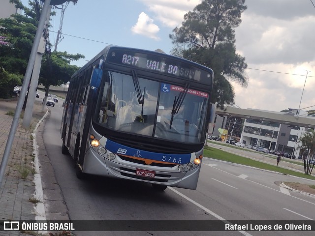 BB Transportes e Turismo 5763 na cidade de Barueri, São Paulo, Brasil, por Rafael Lopes de Oliveira. Número da foto: #12889034.