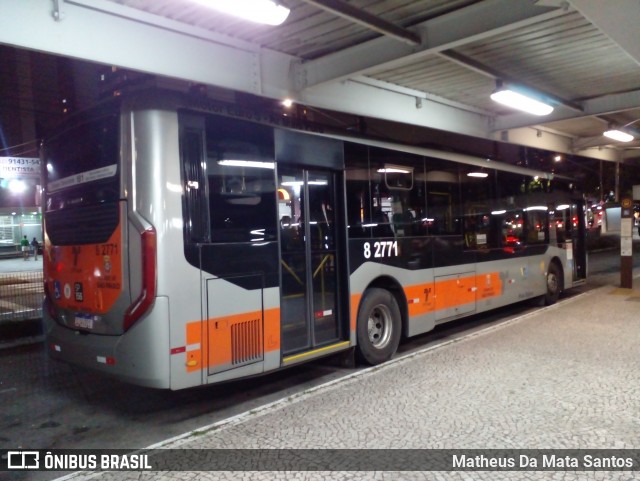 Viação Gato Preto 8 2771 na cidade de São Paulo, São Paulo, Brasil, por Matheus Da Mata Santos. Número da foto: #12890634.