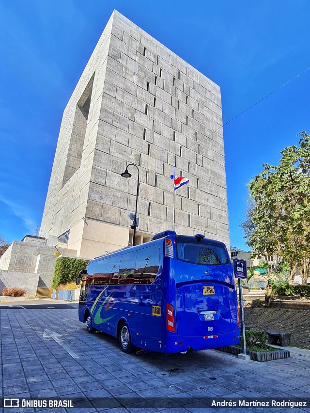 Ônibus Particulares 00 na cidade de Catedral, San José, San José, Costa Rica, por Andrés Martínez Rodríguez. Número da foto: #12890721.