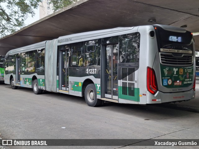 Via Sudeste Transportes S.A. 5 1227 na cidade de São Paulo, São Paulo, Brasil, por Xacadagu Gusmão. Número da foto: #12888960.