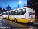 Companhia Carris Porto-Alegrense 0821 na cidade de Porto Alegre, Rio Grande do Sul, Brasil, por Eduardo Rodrigues. Número da foto: #:id.
