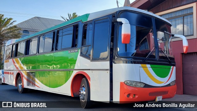 Autobuses sin identificación - Costa Rica 00 na cidade de Paraíso, Cartago, Costa Rica, por Jose Andres Bonilla Aguilar. Número da foto: #12891783.