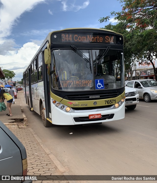 Expresso São José 76571 na cidade de Taguatinga, Distrito Federal, Brasil, por Daniel Rocha dos Santos. Número da foto: #12896092.
