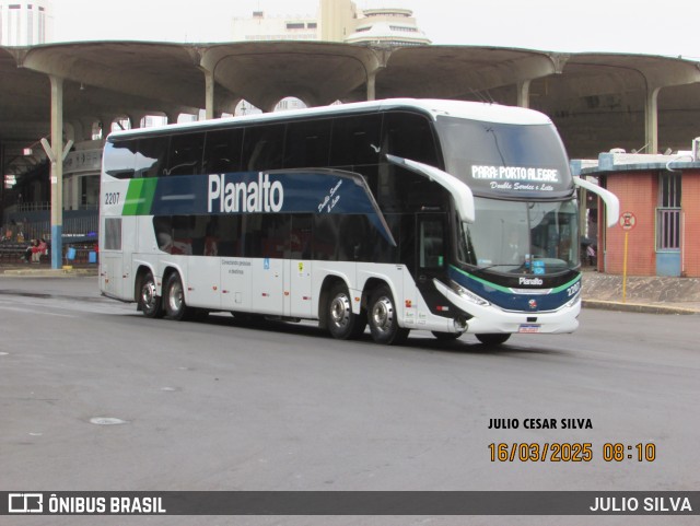 Planalto Transportes 2207 na cidade de Porto Alegre, Rio Grande do Sul, Brasil, por JULIO SILVA. Número da foto: #12894533.