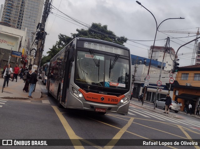 Viação Gato Preto 8 2658 na cidade de São Paulo, São Paulo, Brasil, por Rafael Lopes de Oliveira. Número da foto: #12893902.