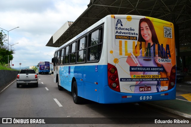 Viação Real - Varginha 6890 na cidade de Varginha, Minas Gerais, Brasil, por Eduardo Ribeiro. Número da foto: #12896206.