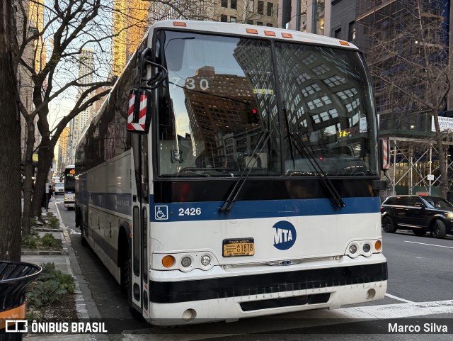 MTA New York City 2426 na cidade de New York, New York, Estados Unidos, por Marco Silva. Número da foto: #12850934.