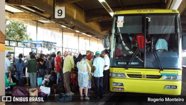 Viação Itapemirim 44065 na cidade de Brasília, Distrito Federal, Brasil, por Rogerio Monteiro. Número da foto: #12851412.