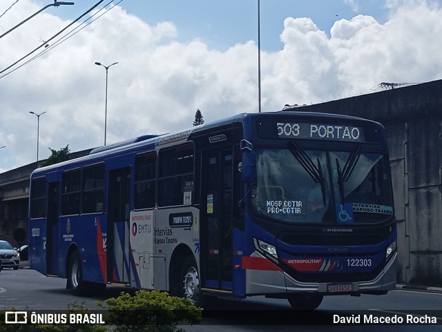 Auto Viação Bragança Metropolitana > Viação Raposo Tavares 12.2303 na cidade de Cotia, São Paulo, Brasil, por David Macedo Rocha. Número da foto: #12851610.