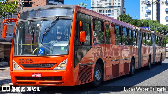 Transporte Coletivo Glória BD135 na cidade de Curitiba, Paraná, Brasil, por Lucas Weber Calizario. Número da foto: #12852746.