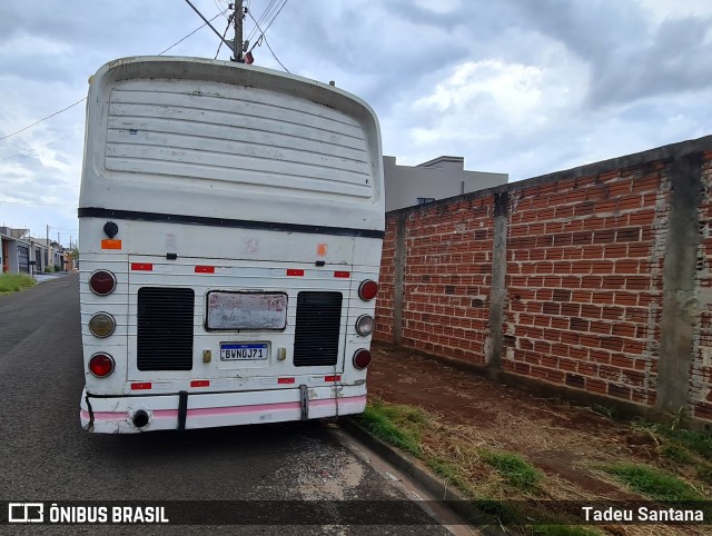 Ônibus Particulares  na cidade de Arapongas, Paraná, Brasil, por Tadeu Santana. Número da foto: #12853970.