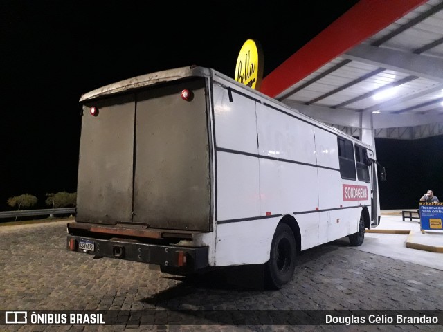 Ônibus Particulares 6675 na cidade de Estiva, Minas Gerais, Brasil, por Douglas Célio Brandao. Número da foto: #12897725.