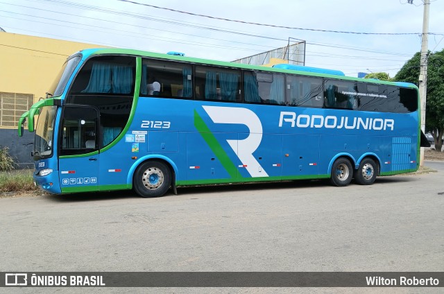 RodoJunior Turismo 2123 na cidade de Governador Valadares, Minas Gerais, Brasil, por Wilton Roberto. Número da foto: #12898641.