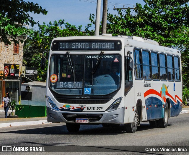 Auto Viação Salineira RJ 111.074 na cidade de Cabo Frio, Rio de Janeiro, Brasil, por Carlos Vinícios lima. Número da foto: #12898649.