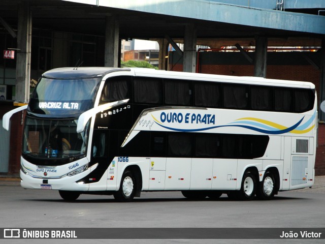 Viação Ouro e Prata 1066 na cidade de Porto Alegre, Rio Grande do Sul, Brasil, por João Victor. Número da foto: #12899691.