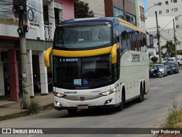 Saritur - Santa Rita Transporte Urbano e Rodoviário 13880 na cidade de Divinópolis, Minas Gerais, Brasil, por Igor Policarpo. Número da foto: #12899935.