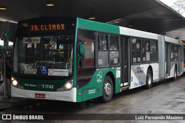 Via Sul Transportes Urbanos 5 1742 na cidade de São Paulo, São Paulo, Brasil, por Luiz Fernando Maximo. Número da foto: #12899345.