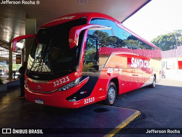 Viação Santa Cruz 32323 na cidade de Pardinho, São Paulo, Brasil, por Jefferson Rocha. Número da foto: #12901322.