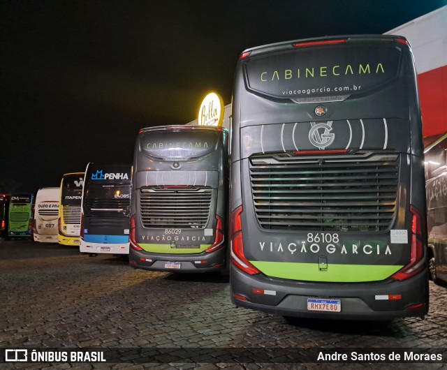 Viação Garcia 86108 na cidade de Pariquera-Açu, São Paulo, Brasil, por Andre Santos de Moraes. Número da foto: #12900812.