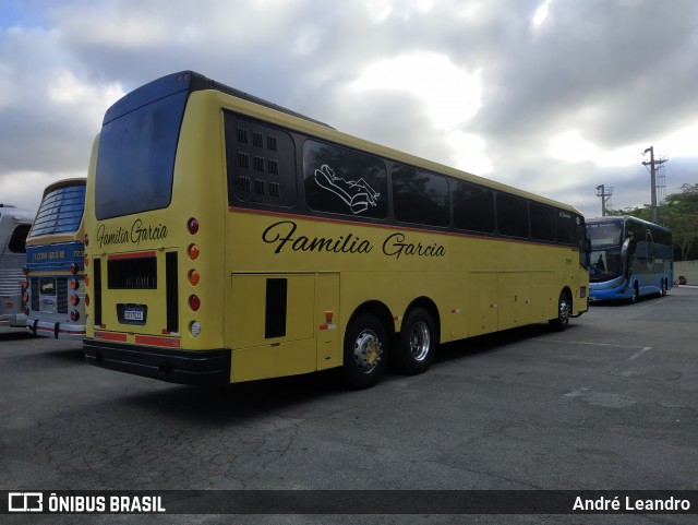 Ônibus Particulares 7611 na cidade de Barueri, São Paulo, Brasil, por André Leandro. Número da foto: #12902036.