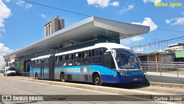 Metrobus 1052 na cidade de Goiânia, Goiás, Brasil, por Carlos Júnior. Número da foto: #12904235.