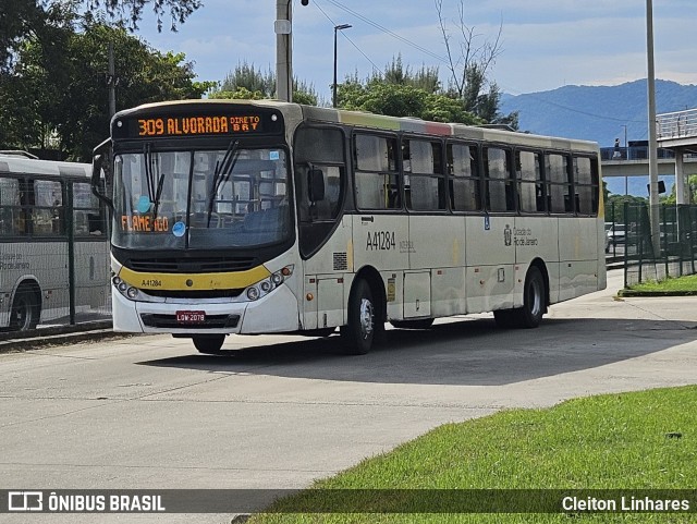 Real Auto Ônibus A41284 na cidade de Rio de Janeiro, Rio de Janeiro, Brasil, por Cleiton Linhares. Número da foto: #12904049.