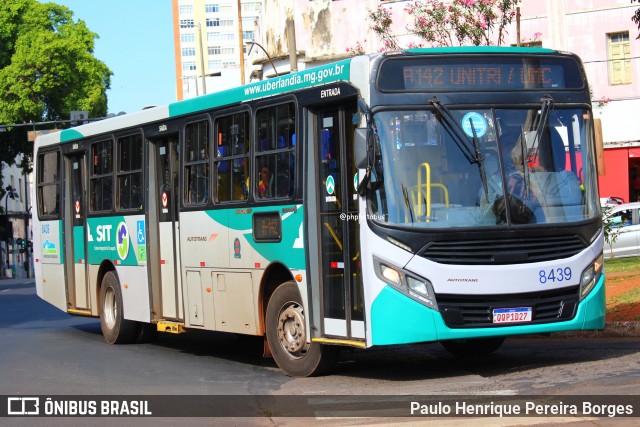 Autotrans Transportes Urbanos e Rodoviários 8439 na cidade de Uberlândia, Minas Gerais, Brasil, por Paulo Henrique Pereira Borges. Número da foto: #12907246.