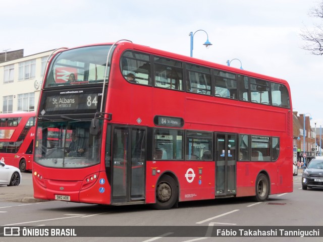 Sullivan Bus & Coach E49 na cidade de Potters Bar, Hertfordshire, Inglaterra, por Fábio Takahashi Tanniguchi. Número da foto: #12909791.