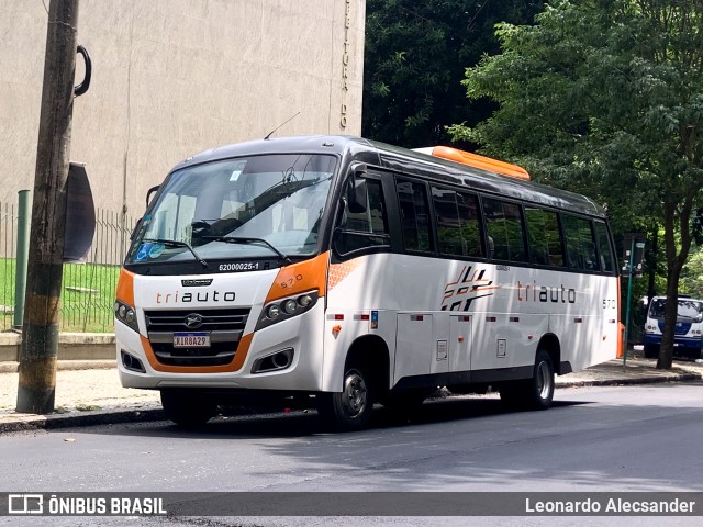Triauto 570 na cidade de Rio de Janeiro, Rio de Janeiro, Brasil, por Leonardo Alecsander. Número da foto: #12910806.