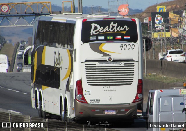 Realtur 9000 na cidade de Resende, Rio de Janeiro, Brasil, por Leonardo Daniel. Número da foto: #12909685.