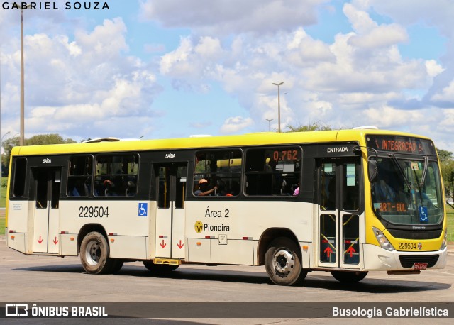 Viação Pioneira 229504 na cidade de Brasília, Distrito Federal, Brasil, por Busologia Gabrielística. Número da foto: #12909652.