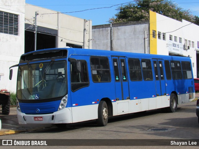Ônibus Particulares 9609 na cidade de Guaíba, Rio Grande do Sul, Brasil, por Shayan Lee. Número da foto: #12913643.