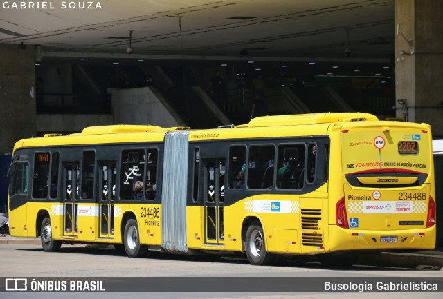 Viação Pioneira 234486 na cidade de Brasília, Distrito Federal, Brasil, por Busologia Gabrielística. Número da foto: #12913159.