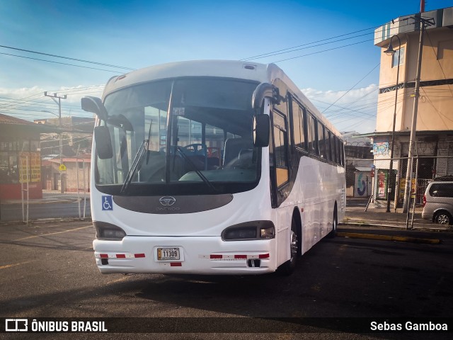 Comtrasuli 82 na cidade de San José, San José, Costa Rica, por Sebas Gamboa. Número da foto: #12912396.