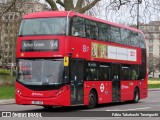 First Bus BCE47005 na cidade de London, Greater London, Inglaterra, por Fábio Takahashi Tanniguchi. Número da foto: #12912730.