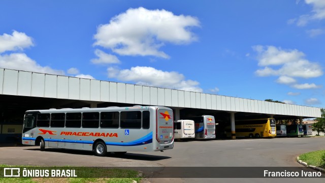 Viação Piracicabana 2405 na cidade de Ourinhos, São Paulo, Brasil, por Francisco Ivano. Número da foto: #12915981.