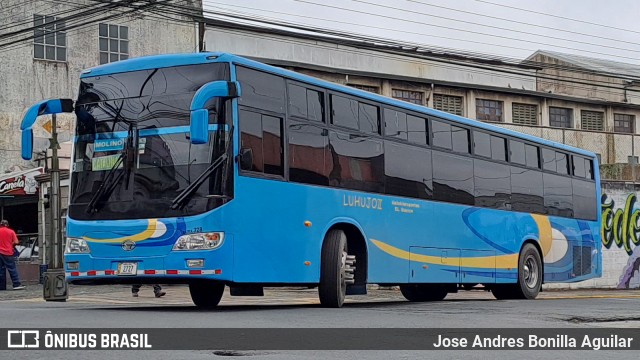 Autotransportes El Guarco  na cidade de Cartago, Costa Rica, por Jose Andres Bonilla Aguilar. Número da foto: #12915017.