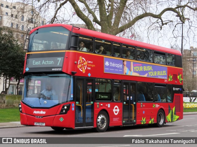 Metroline WHD2723 na cidade de London, Greater London, Inglaterra, por Fábio Takahashi Tanniguchi. Número da foto: #12917193.