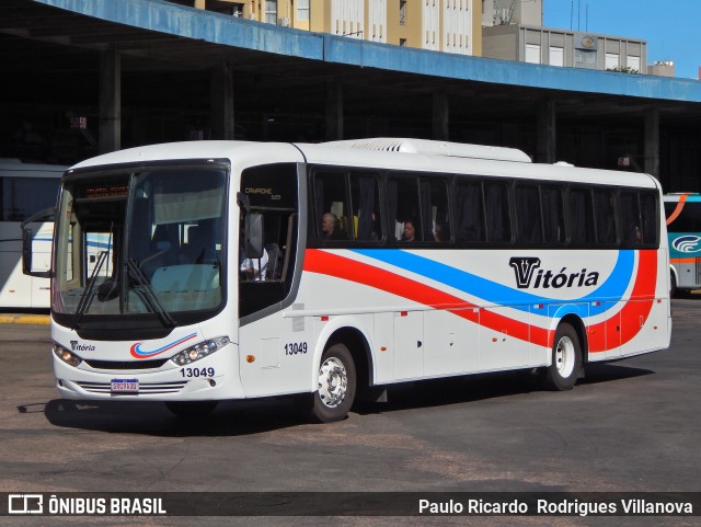 Expresso Vitória de Transportes 13049 na cidade de Porto Alegre, Rio Grande do Sul, Brasil, por Paulo Ricardo  Rodrigues Villanova. Número da foto: #12917978.