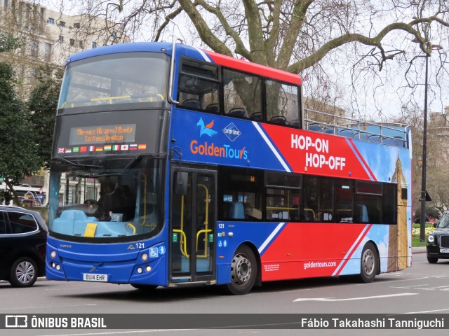 Golden Tours 121 na cidade de London, Greater London, Inglaterra, por Fábio Takahashi Tanniguchi. Número da foto: #12919414.