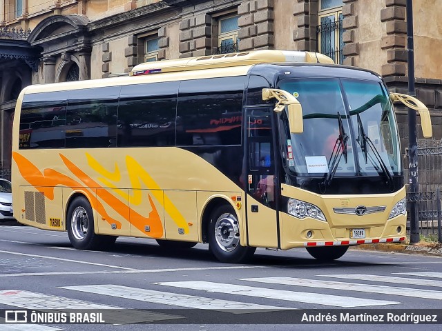 Transportes WJ 00 na cidade de Catedral, San José, San José, Costa Rica, por Andrés Martínez Rodríguez. Número da foto: #12918392.