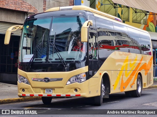 Transportes WJ 00 na cidade de Catedral, San José, San José, Costa Rica, por Andrés Martínez Rodríguez. Número da foto: #12918395.