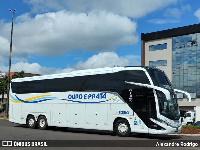 Viação Ouro e Prata 1054 na cidade de Cascavel, Paraná, Brasil, por Alexandre Rodrigo. Número da foto: #12854737.