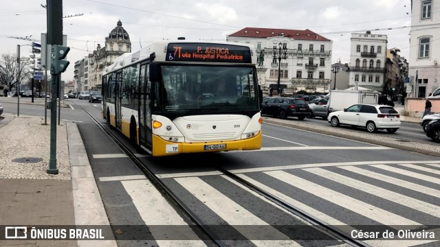 SMTUC - Serviços Municipalizados de Transportes Urbanos de Coimbra 233 na cidade de Coimbra, Coimbra, Portugal, por César de Oliveira. Número da foto: #12921829.