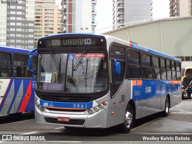 BB Transportes e Turismo 5861 na cidade de Barueri, São Paulo, Brasil, por Weslley Kelvin Batista. Número da foto: #12922039.