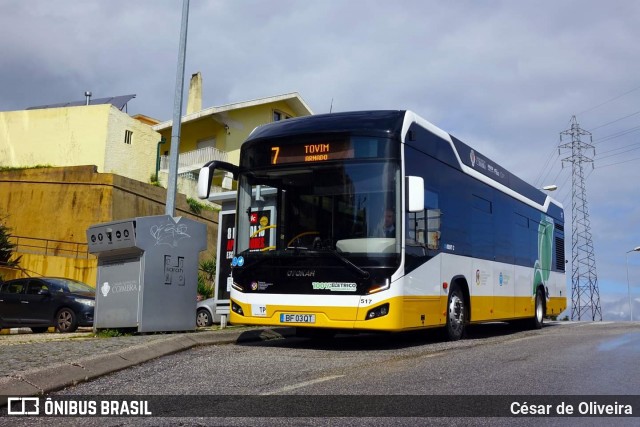 SMTUC - Serviços Municipalizados de Transportes Urbanos de Coimbra 517 na cidade de Coimbra, Coimbra, Portugal, por César de Oliveira. Número da foto: #12921720.